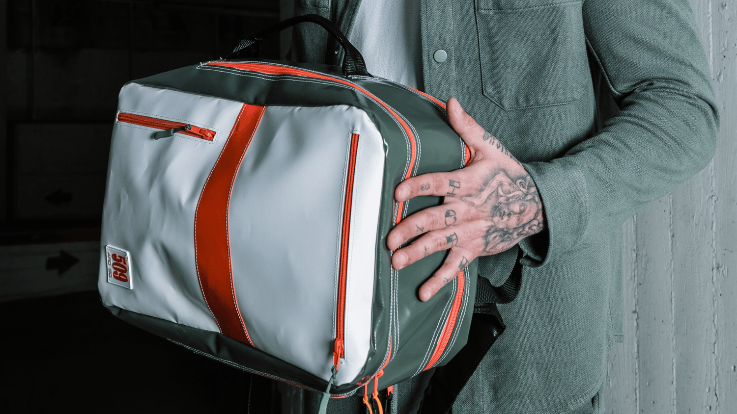 Zaino da viaggio impermeabile in PVC riciclato modello RELEAF pezzo unico dimensioni bagaglio a mano